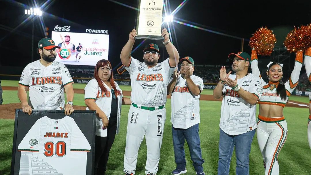 Leones de Yucatán retiran el número 90 de Luis “Pepón” Juárez en homenaje a su legado histórico