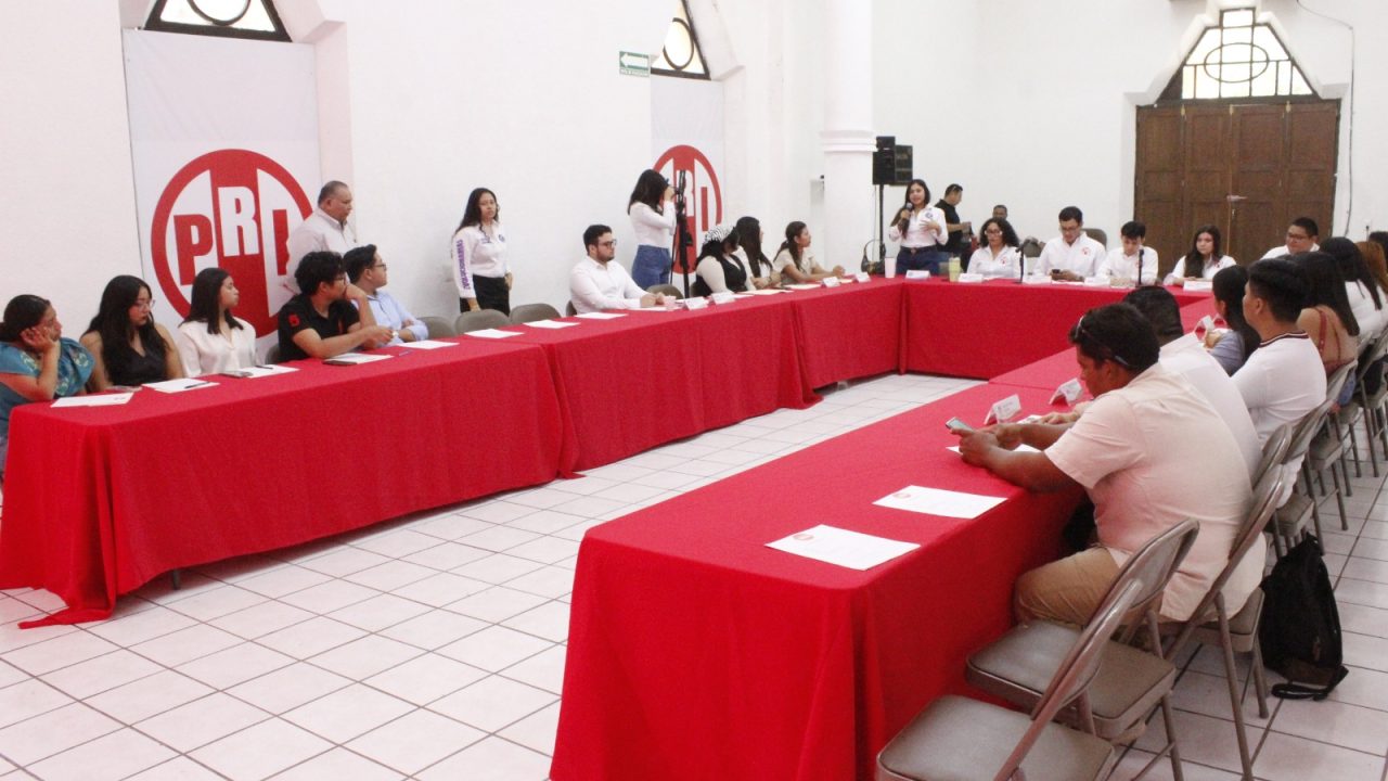 PRI Yucatán impulsa formación política juvenil con curso en la Casa del Pueblo en Mérida
