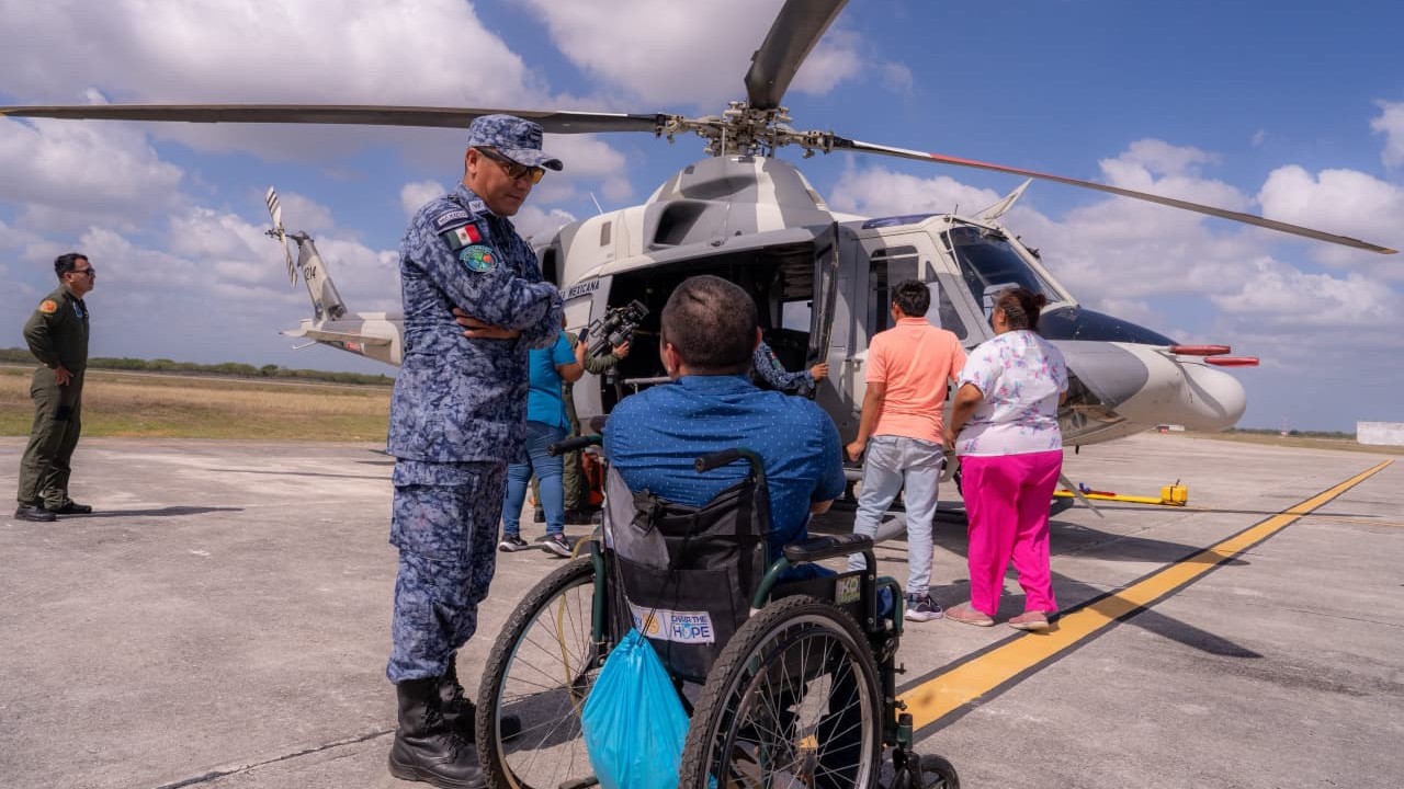 Adolescentes de Casa Otoch visitan la Zona Aérea Militar en el Mes del Niño