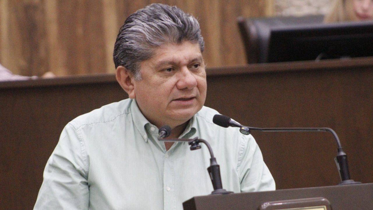 Gaspar Quintal lidera productividad legislativa en Yucatán con más iniciativas y participaciones en tribuna