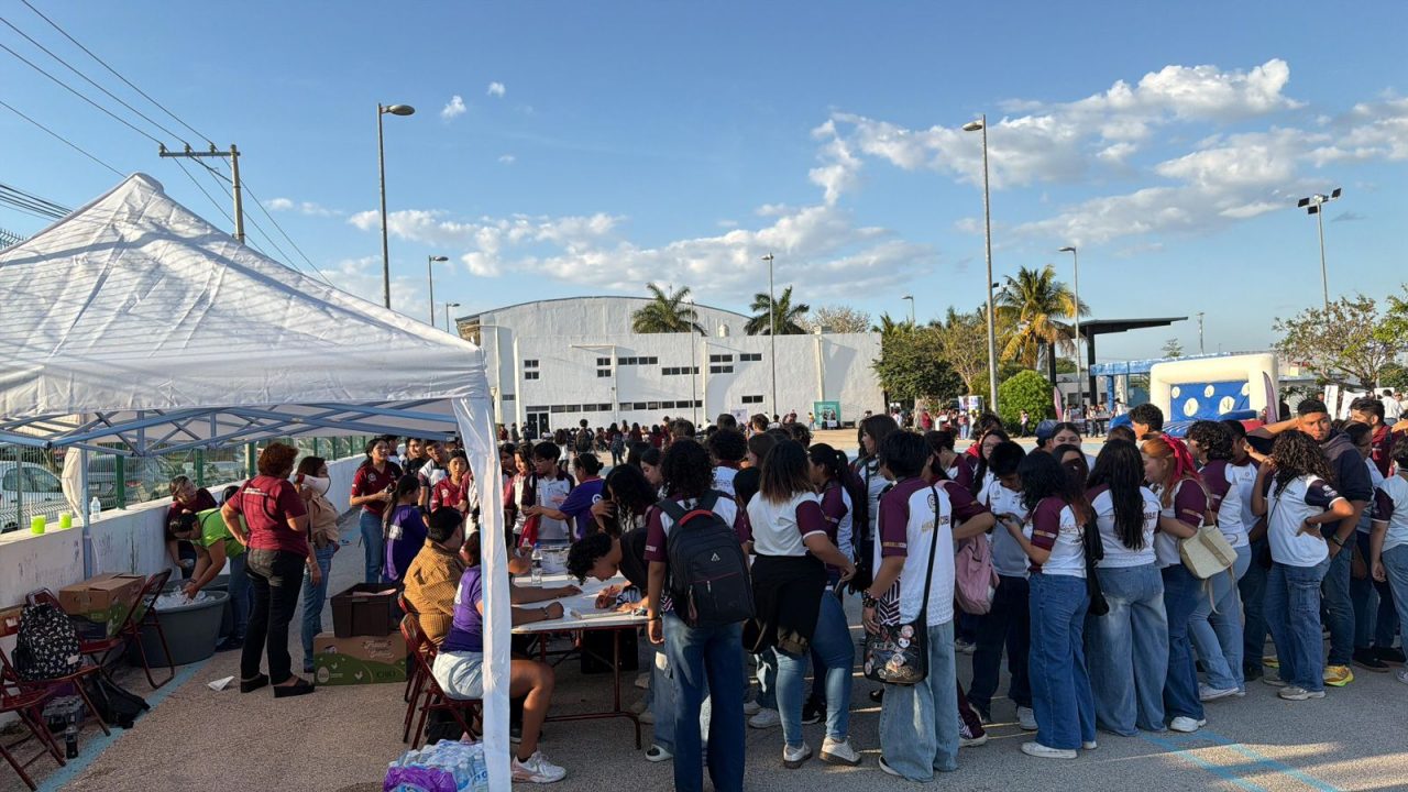Diputado Bayardo Ojeda realiza Feria Educativa en Mérida para acercar oportunidades a jóvenes del Distrito 8