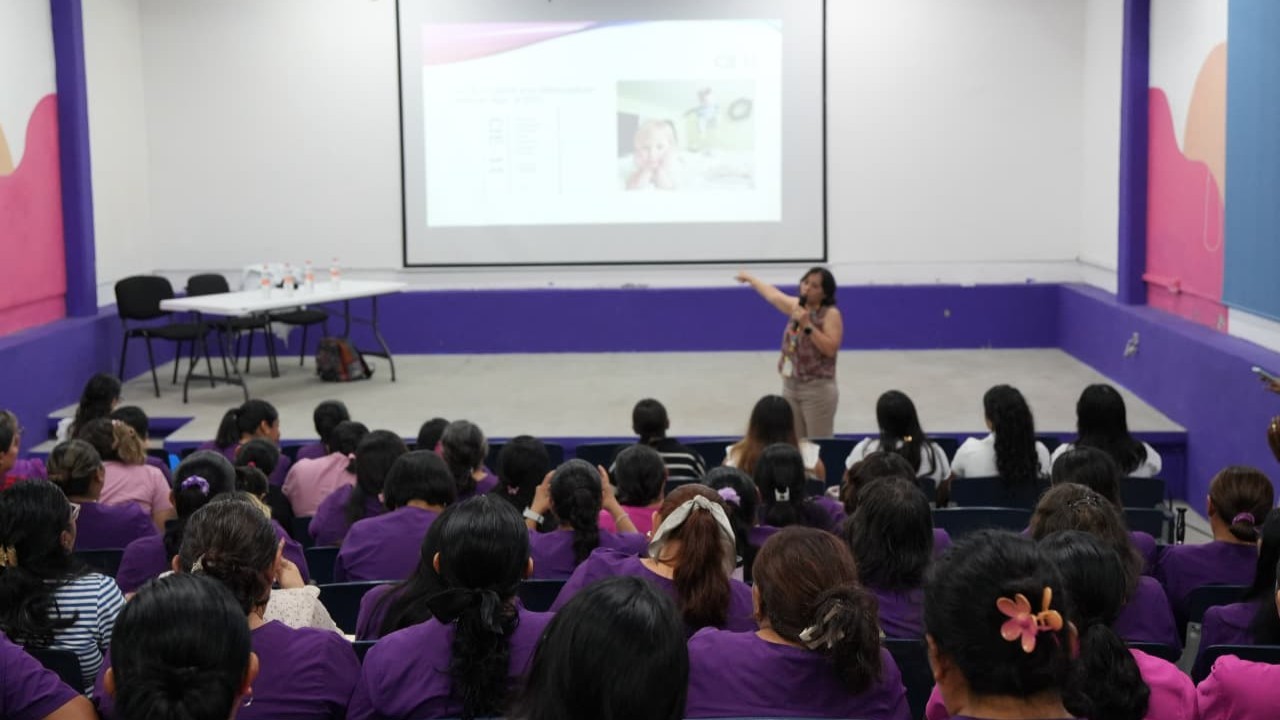 Capacitan a educadoras de CAI para atención de niñas y niños con autismo